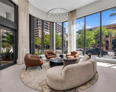 275 1st Avenue S - Photo Thumbnail 4