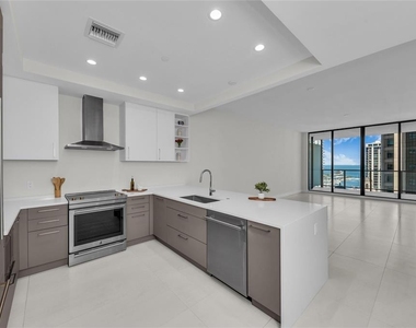 275 1st Avenue S - Photo Thumbnail 16