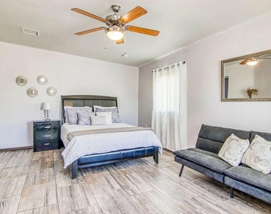 221 Hadlock Street - Photo Thumbnail 7