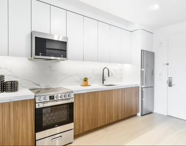 123 Linden Boulevard - Photo Thumbnail 1
