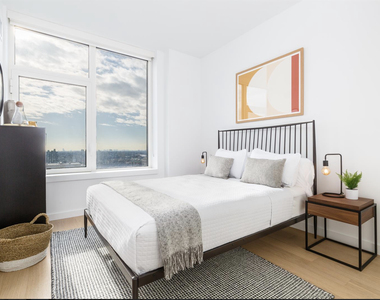 123 Linden Boulevard - Photo Thumbnail 2