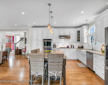 812 Claridge Drive - Photo Thumbnail 14