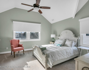 812 Claridge Drive - Photo Thumbnail 18