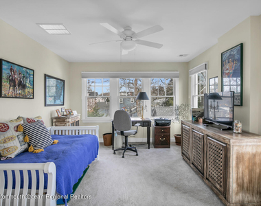 812 Claridge Drive - Photo Thumbnail 17