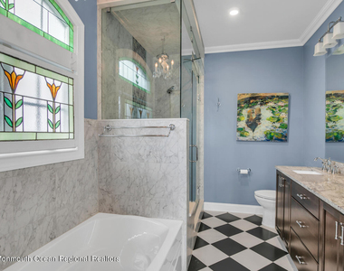 812 Claridge Drive - Photo Thumbnail 9