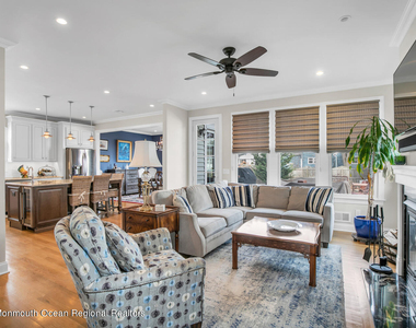 812 Claridge Drive - Photo Thumbnail 11