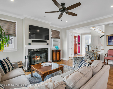 812 Claridge Drive - Photo Thumbnail 12