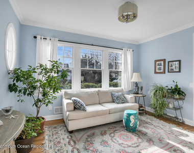 812 Claridge Drive - Photo Thumbnail 5