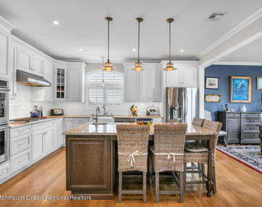 812 Claridge Drive - Photo Thumbnail 13