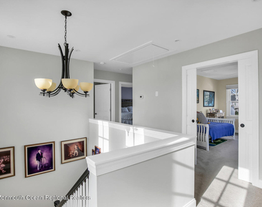 812 Claridge Drive - Photo Thumbnail 16