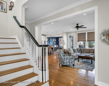 812 Claridge Drive - Photo Thumbnail 10