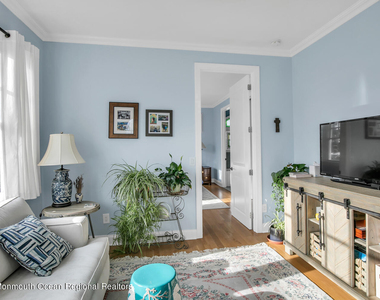 812 Claridge Drive - Photo Thumbnail 6