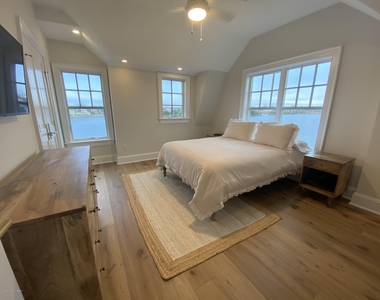 412 Lake Avenue - Photo Thumbnail 8