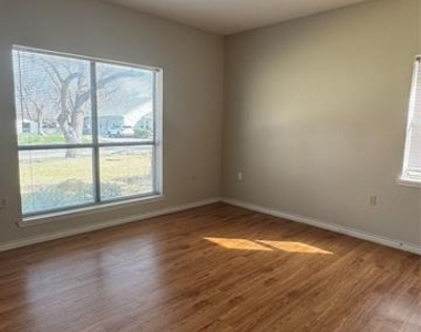 503 N Washington Street - Photo Thumbnail 17