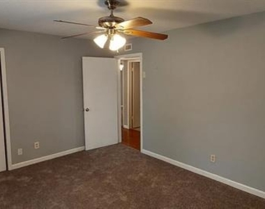 313 Georgetown Drive - Photo Thumbnail 5