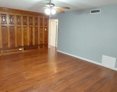 313 Georgetown Drive - Photo Thumbnail 2