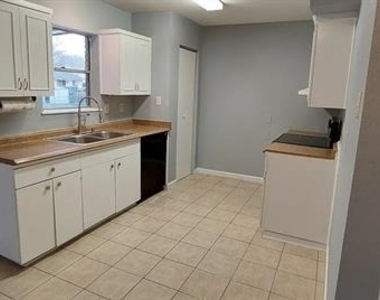 313 Georgetown Drive - Photo Thumbnail 1