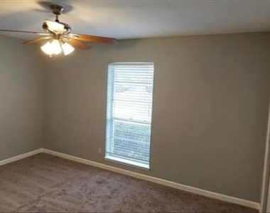 313 Georgetown Drive - Photo Thumbnail 8