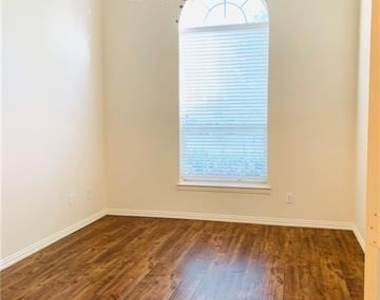 1505 Somerset Drive - Photo Thumbnail 26
