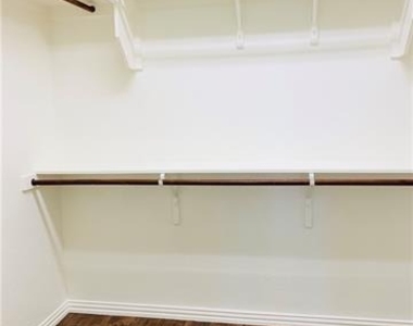 1505 Somerset Drive - Photo Thumbnail 23