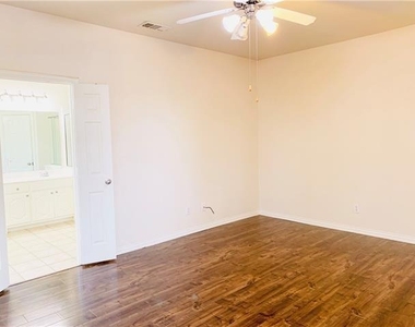 1505 Somerset Drive - Photo Thumbnail 19
