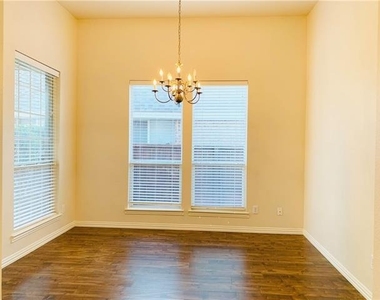 1505 Somerset Drive - Photo Thumbnail 5