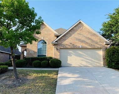 1505 Somerset Drive - Photo Thumbnail 4
