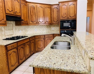 1505 Somerset Drive - Photo Thumbnail 12