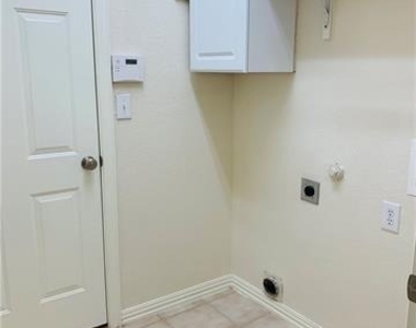1505 Somerset Drive - Photo Thumbnail 31