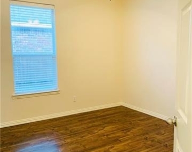 1505 Somerset Drive - Photo Thumbnail 28
