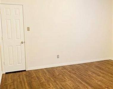 1505 Somerset Drive - Photo Thumbnail 30