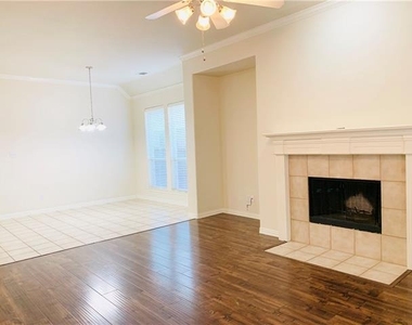 1505 Somerset Drive - Photo Thumbnail 8