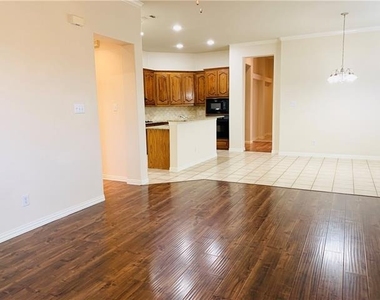 1505 Somerset Drive - Photo Thumbnail 15