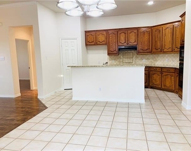 1505 Somerset Drive - Photo Thumbnail 16