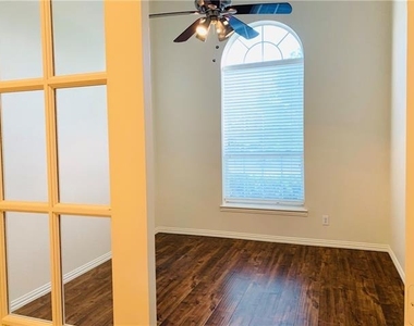 1505 Somerset Drive - Photo Thumbnail 25