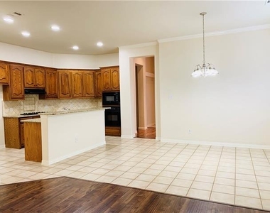 1505 Somerset Drive - Photo Thumbnail 13