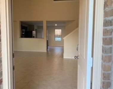 1008 Emerald Drive - Photo Thumbnail 5