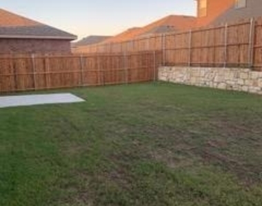 1008 Emerald Drive - Photo Thumbnail 12