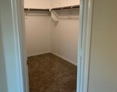 1008 Emerald Drive - Photo Thumbnail 11