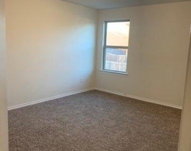 1008 Emerald Drive - Photo Thumbnail 4