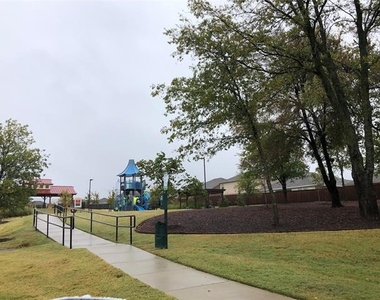 1008 Emerald Drive - Photo Thumbnail 18