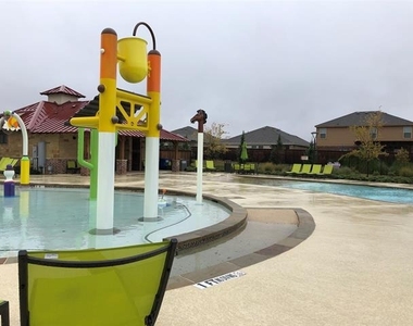1008 Emerald Drive - Photo Thumbnail 15