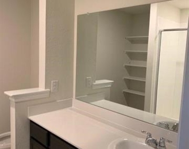 1008 Emerald Drive - Photo Thumbnail 3