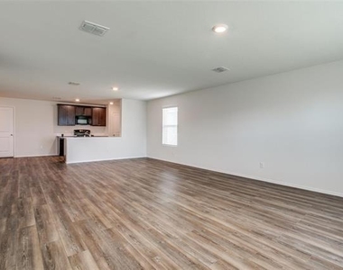 1809 River Crossing Drive - Photo Thumbnail 4