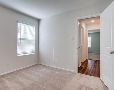 1809 River Crossing Drive - Photo Thumbnail 18