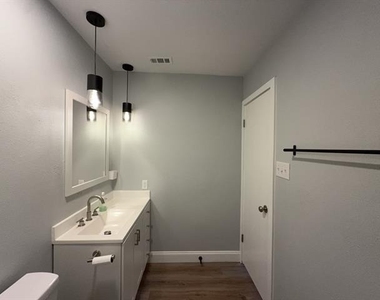 8917 Vernon Drive - Photo Thumbnail 16