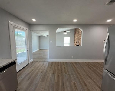 8917 Vernon Drive - Photo Thumbnail 9