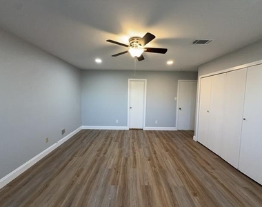 8917 Vernon Drive - Photo Thumbnail 13