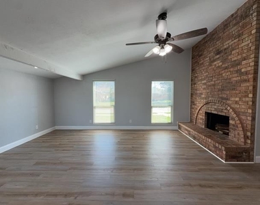 8917 Vernon Drive - Photo Thumbnail 2