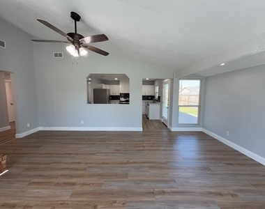 8917 Vernon Drive - Photo Thumbnail 3
